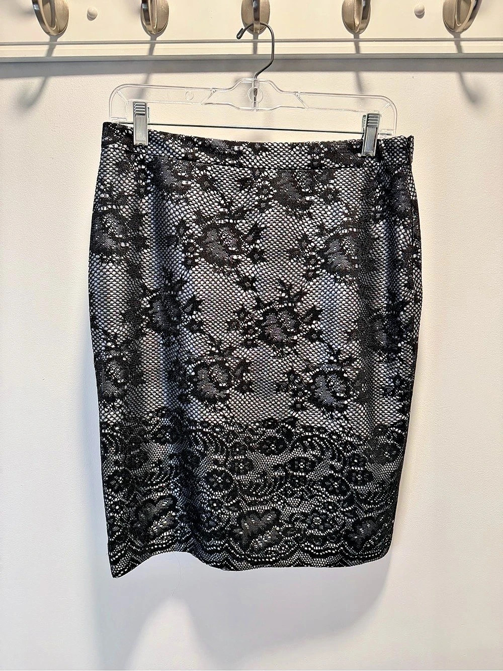 The Limited Floral Lace Midi Skirt Size 6 NWT